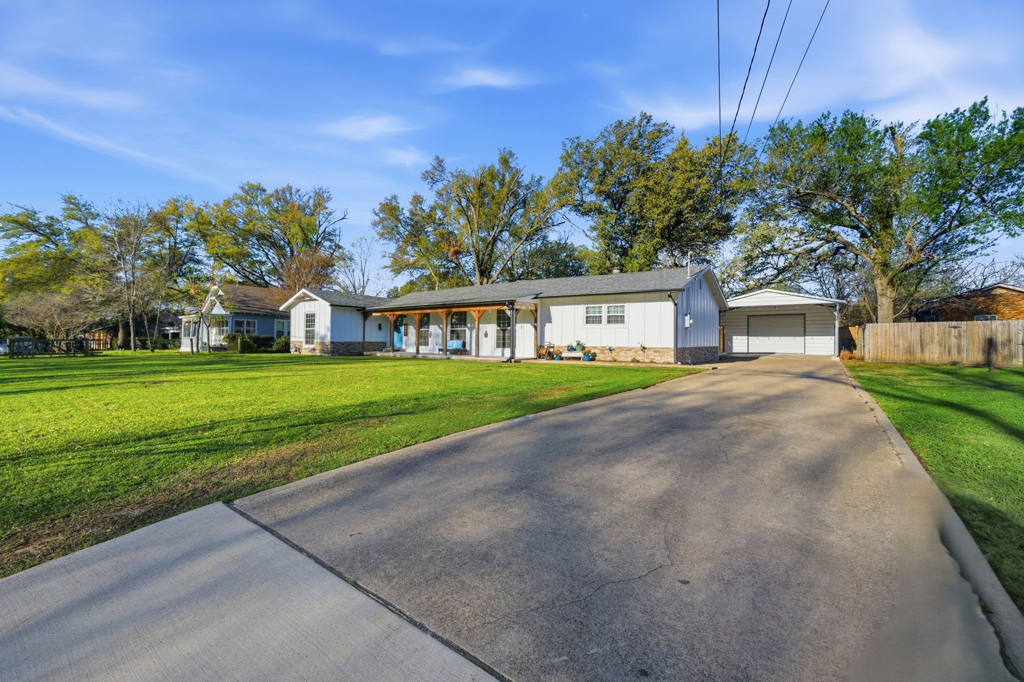 1704 S Houston Street Kaufman TX 75142