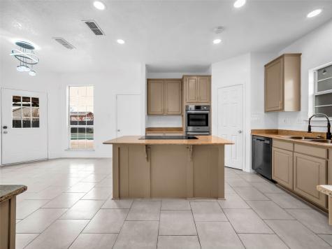 2913 Spartacus Drive Grand Prairie TX 75052
