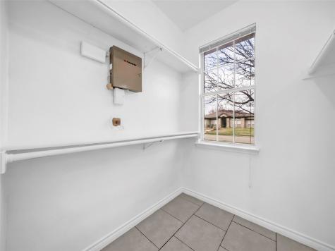 2913 Spartacus Drive Grand Prairie TX 75052