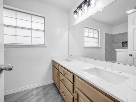 2913 Spartacus Drive Grand Prairie TX 75052