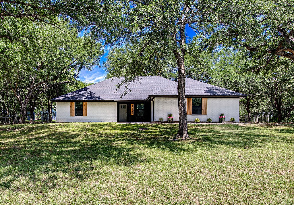 715 Pheasant Run Burleson TX 76028