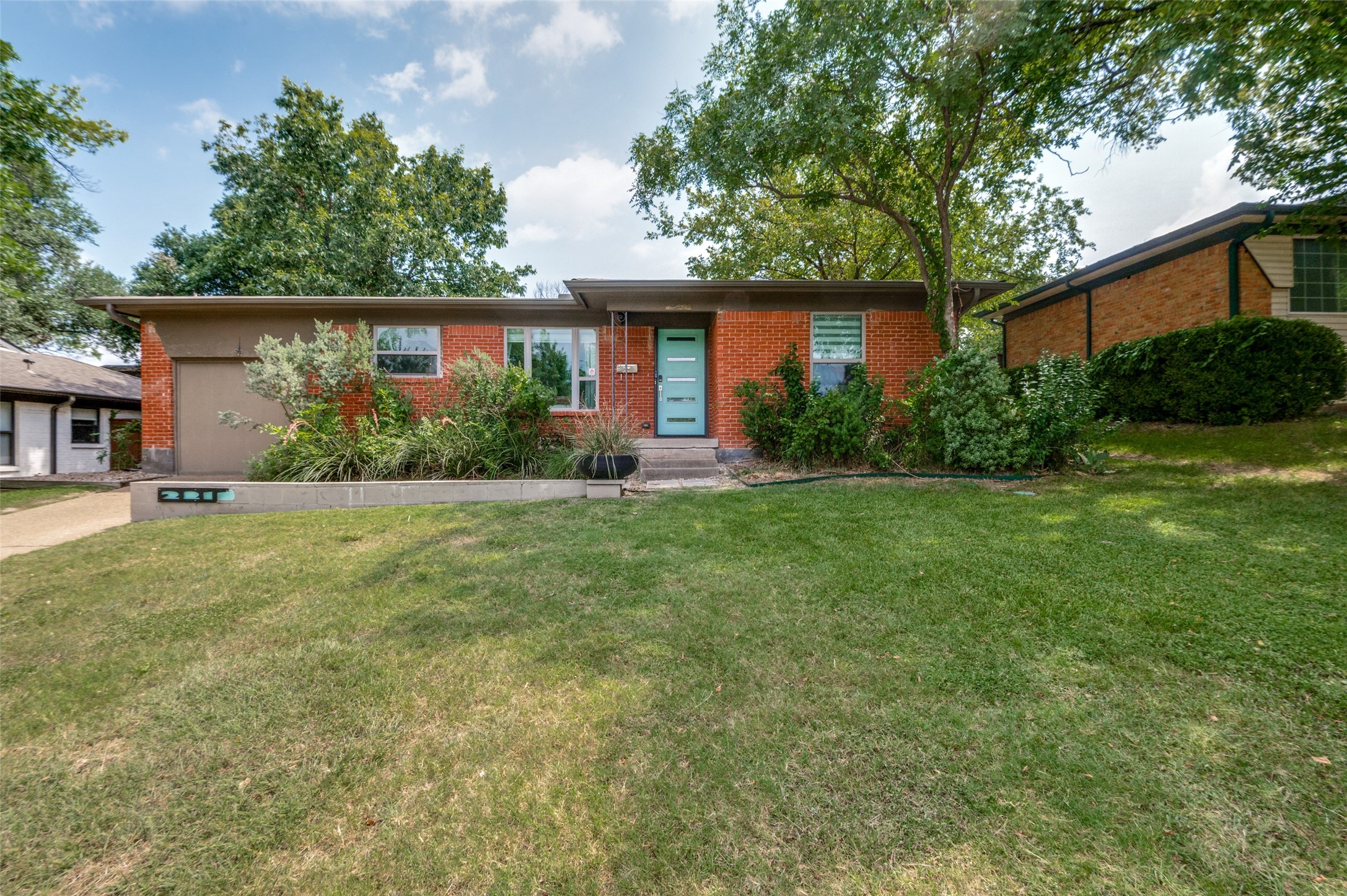 2211 Longwood Lane Dallas TX 75228