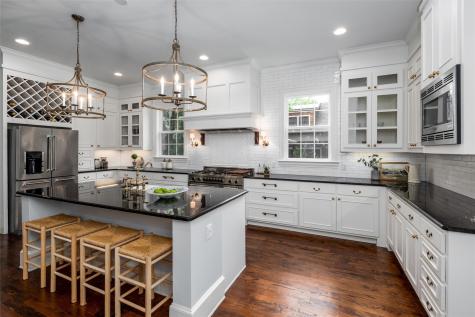 812 Baker Street Mckinney TX 75069