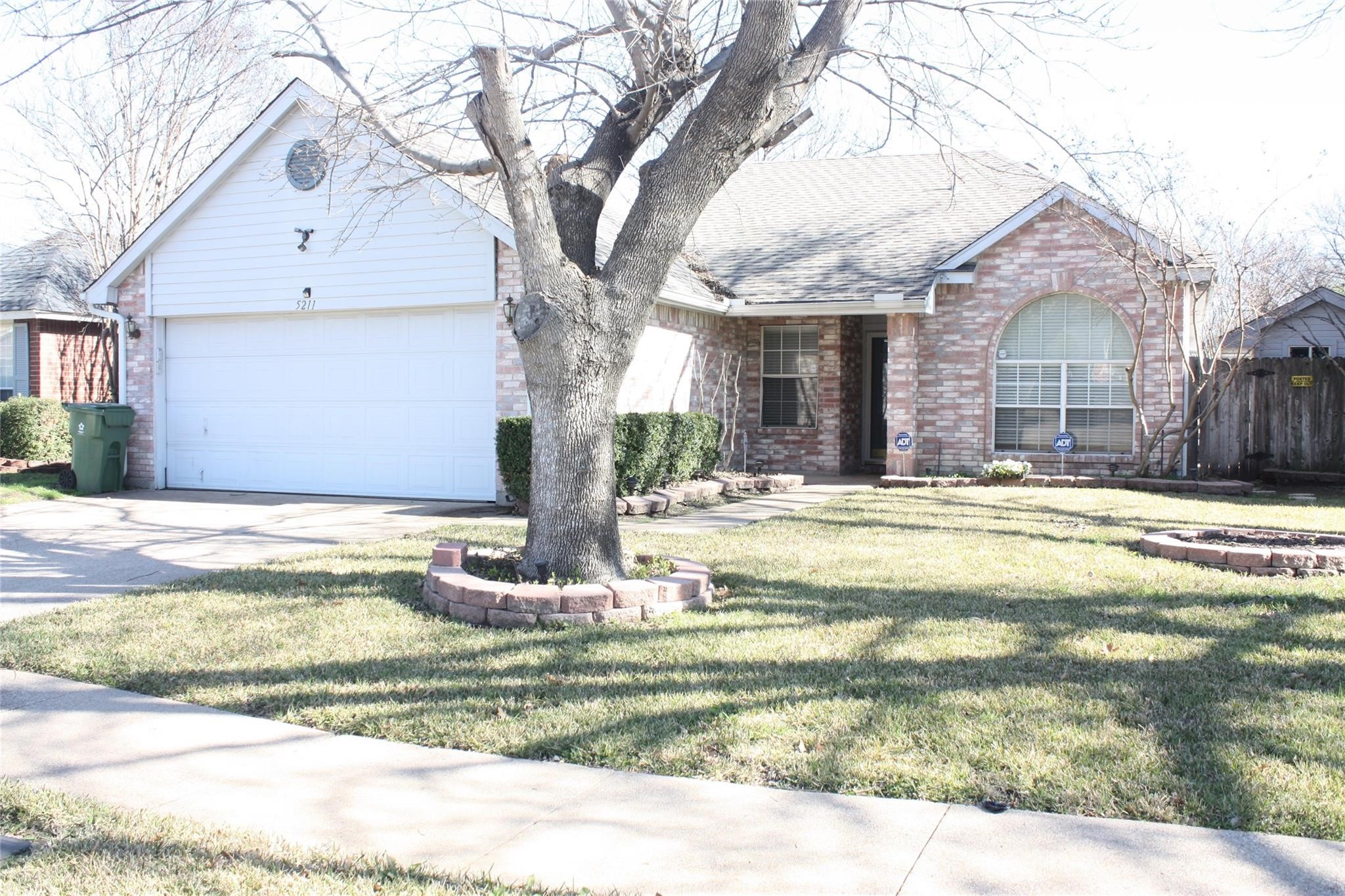 5211 Manhassett Drive Arlington TX 76018