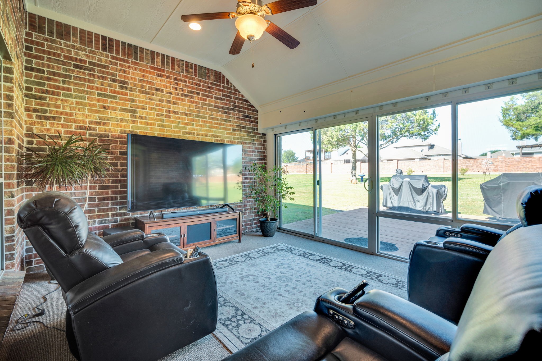 1115 Cresthaven Drive Cedar Hill TX 75104