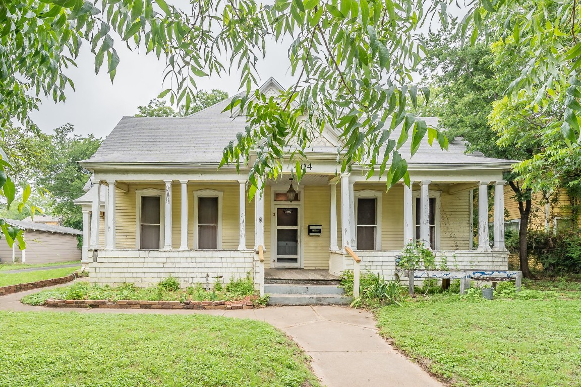 404 S Robinson Street Cleburne TX 76031