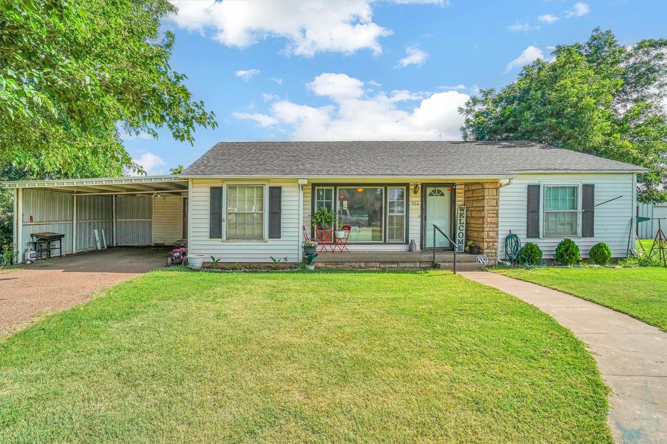 904 W 9th Street Quanah TX 79252