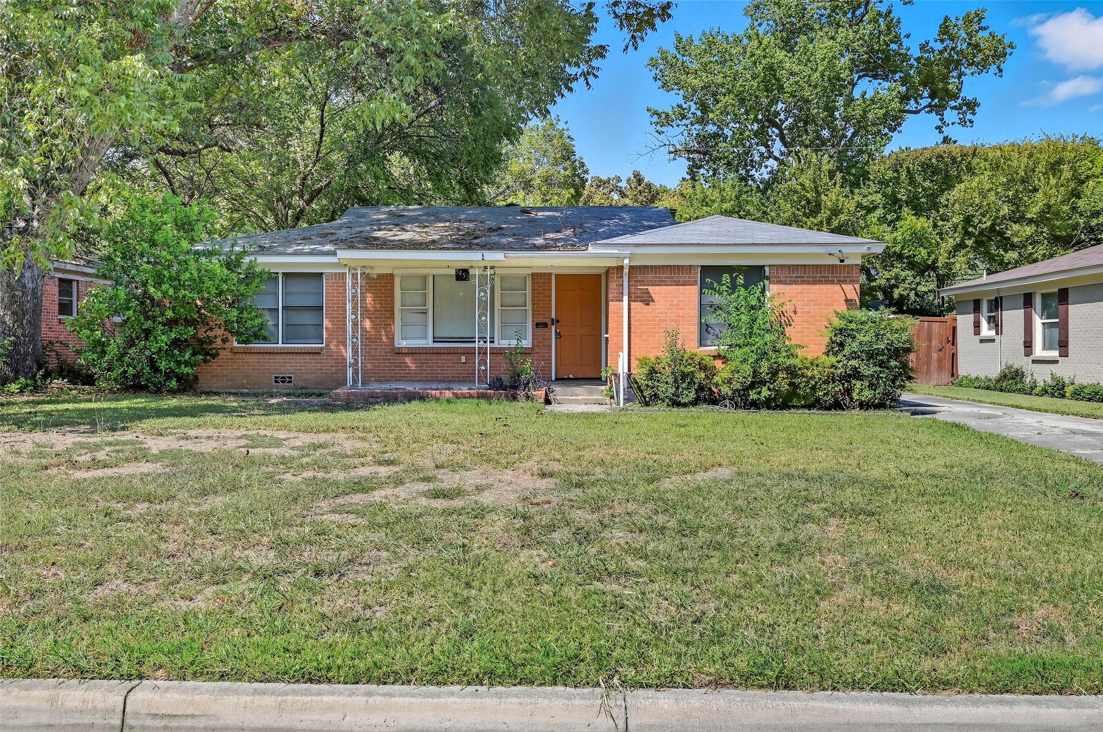 5452 Santa Barbara Avenue Fort Worth TX 76114