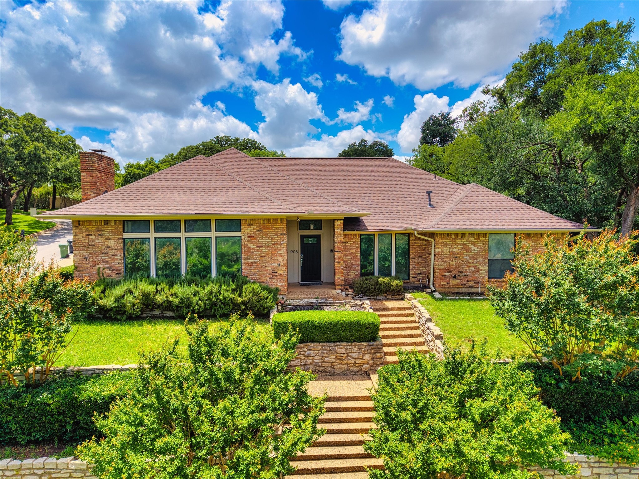 1908 Lakehill Court Arlington TX 76012