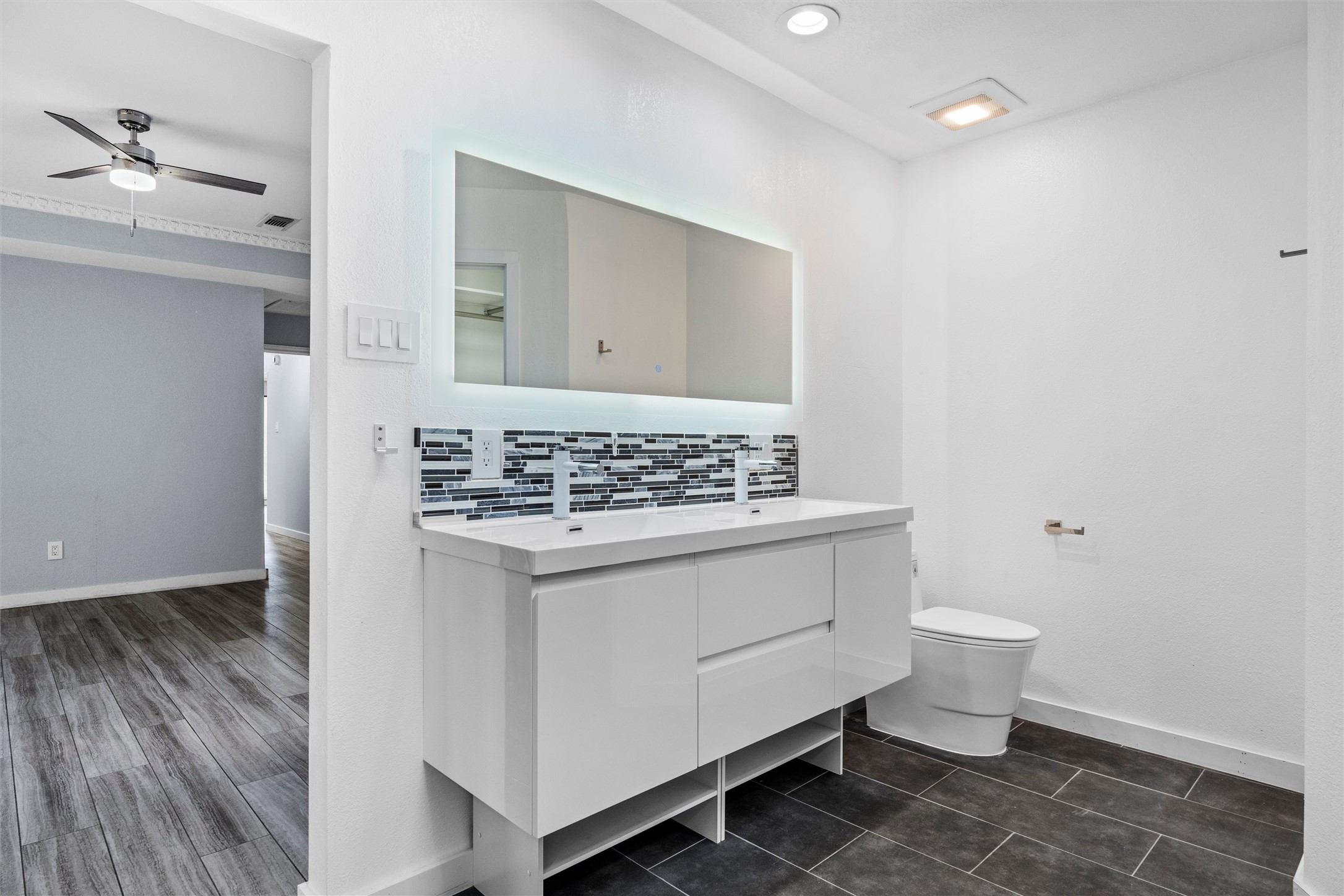 1908 Lakehill Court Arlington TX 76012