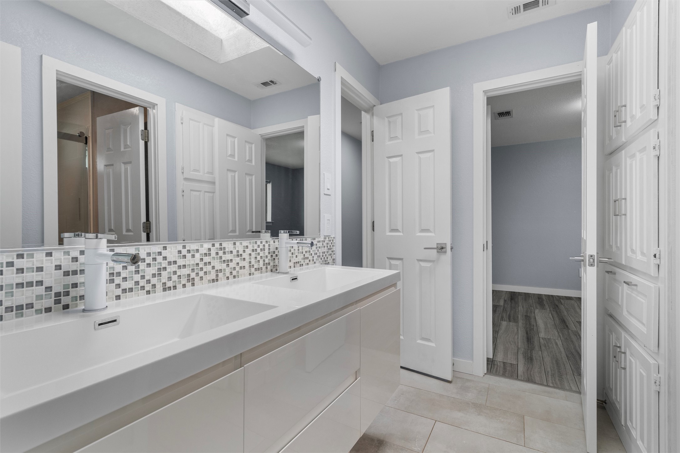 1908 Lakehill Court Arlington TX 76012