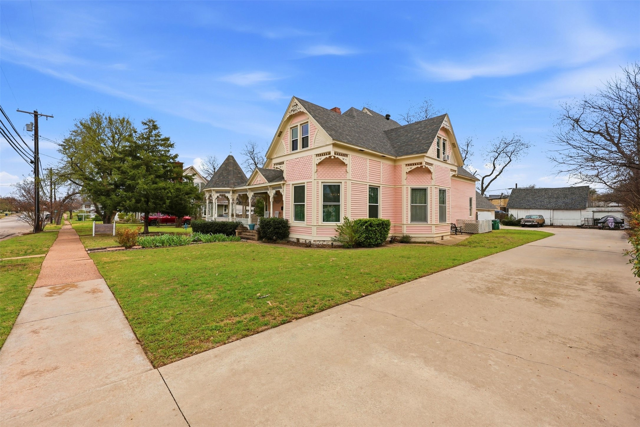 306 E Tarrant Street Bowie TX 76230