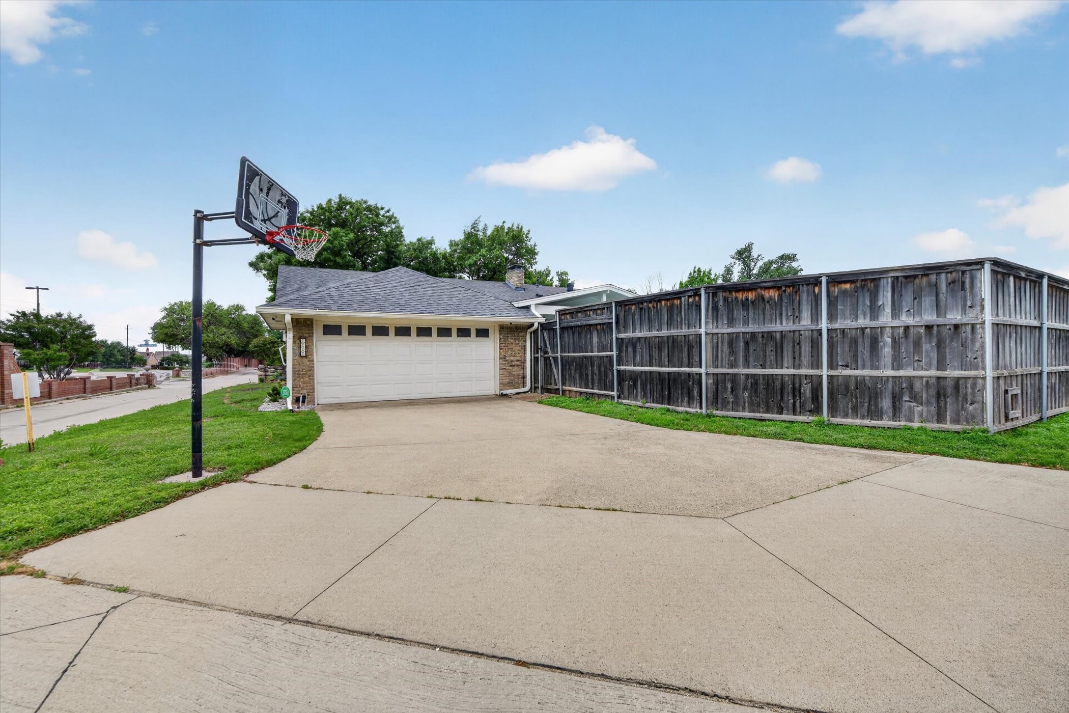 1000 Oxfordshire Drive Carrollton TX 75007
