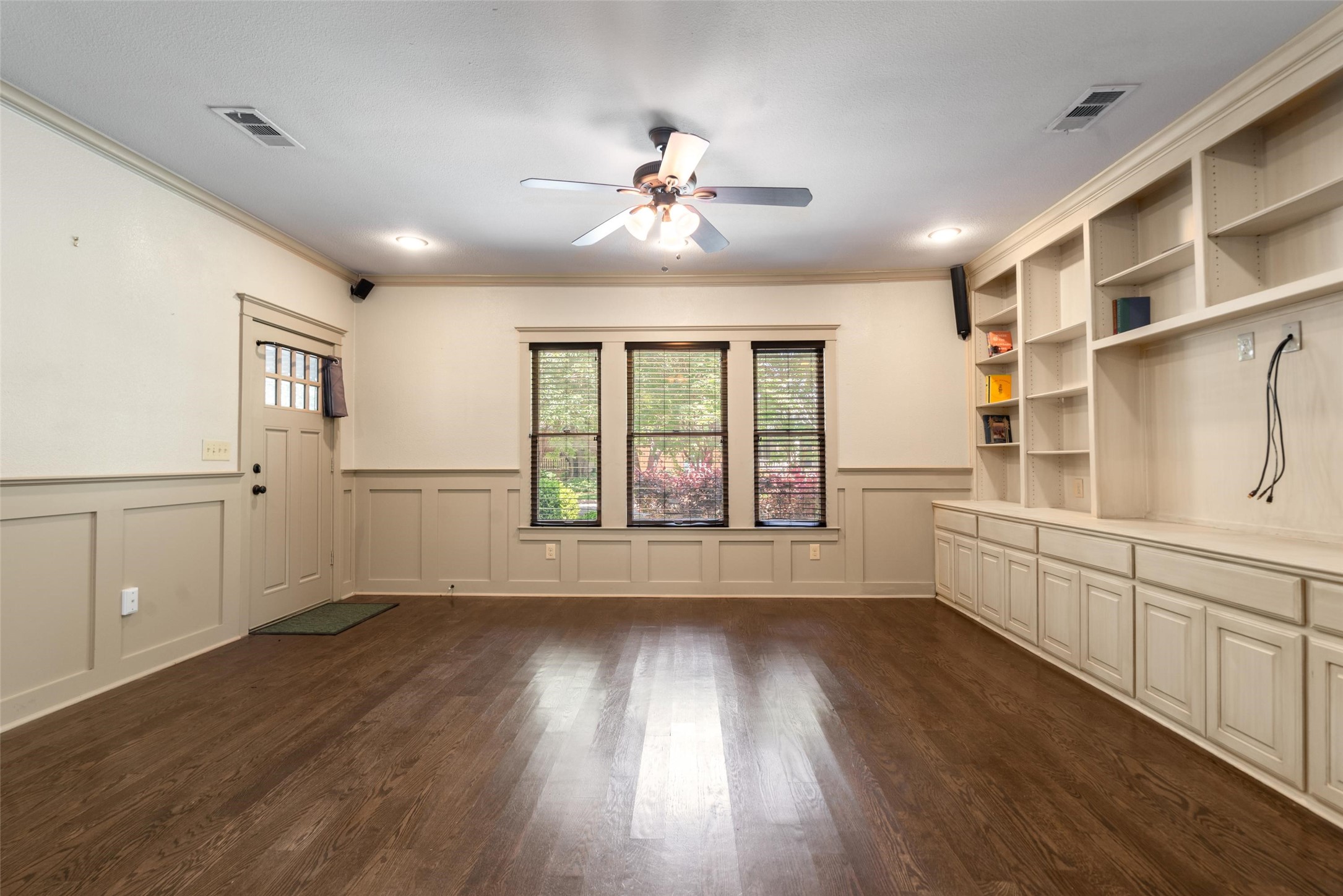 422 S Winnetka Avenue Dallas TX 75208