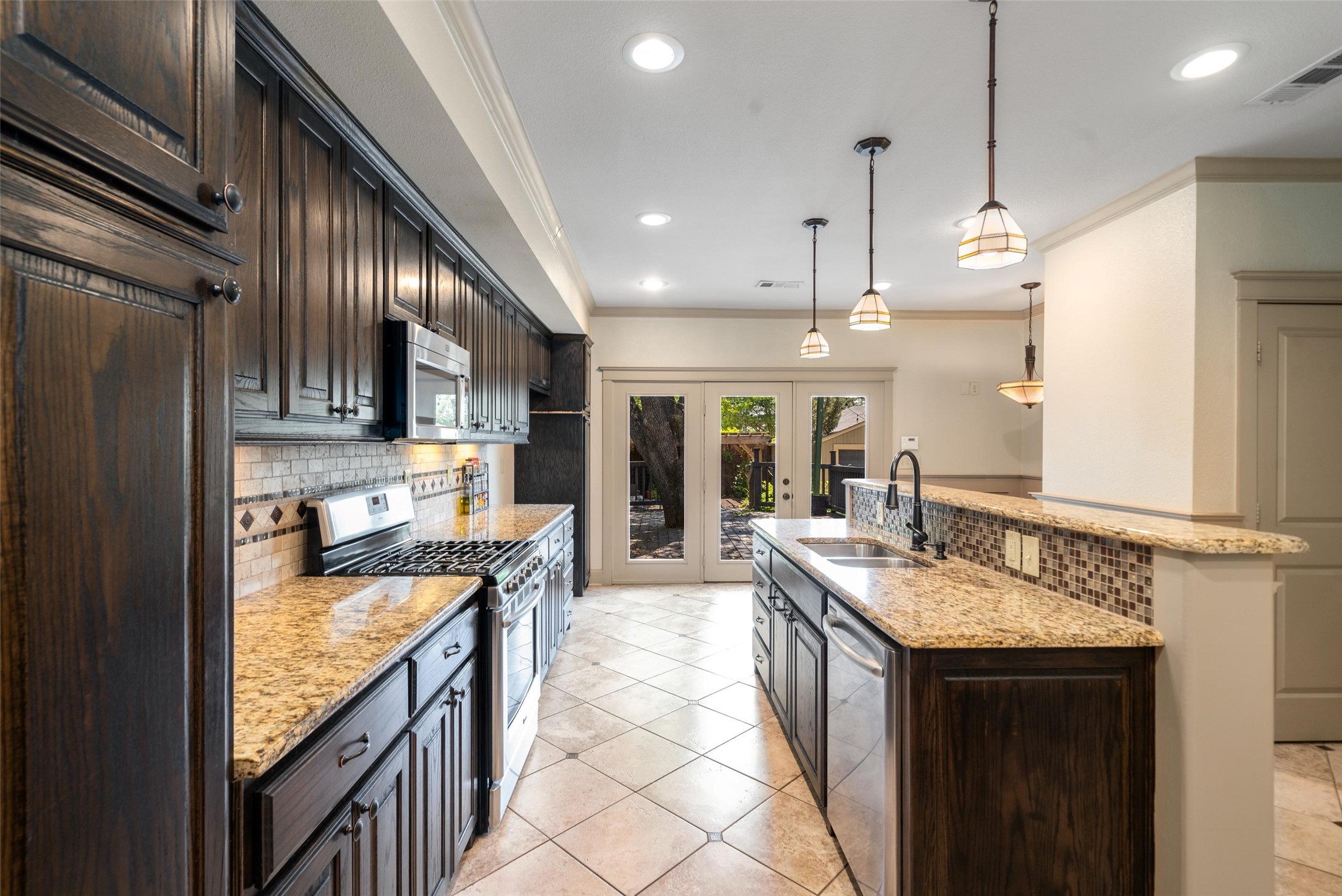 422 S Winnetka Avenue Dallas TX 75208
