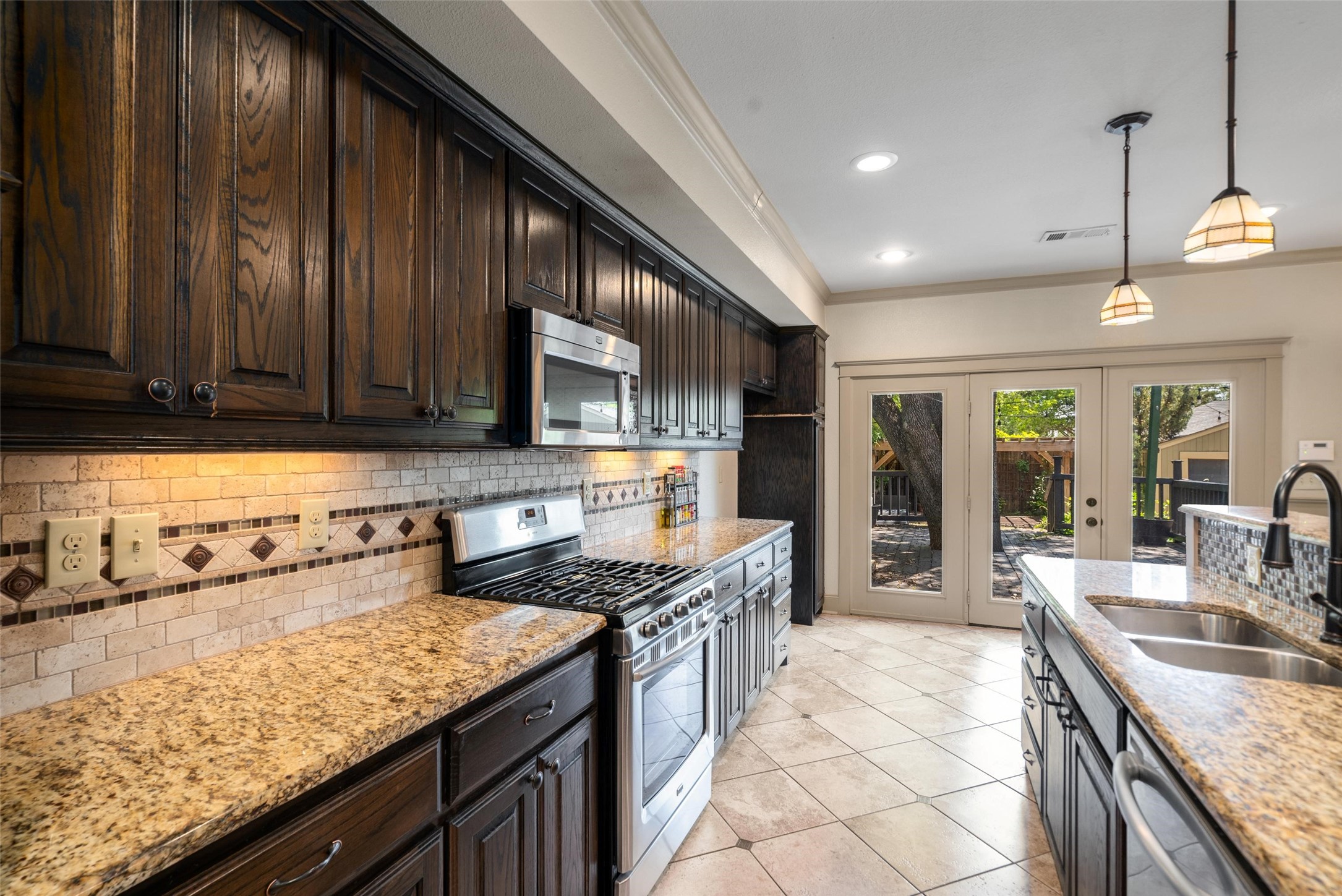 422 S Winnetka Avenue Dallas TX 75208