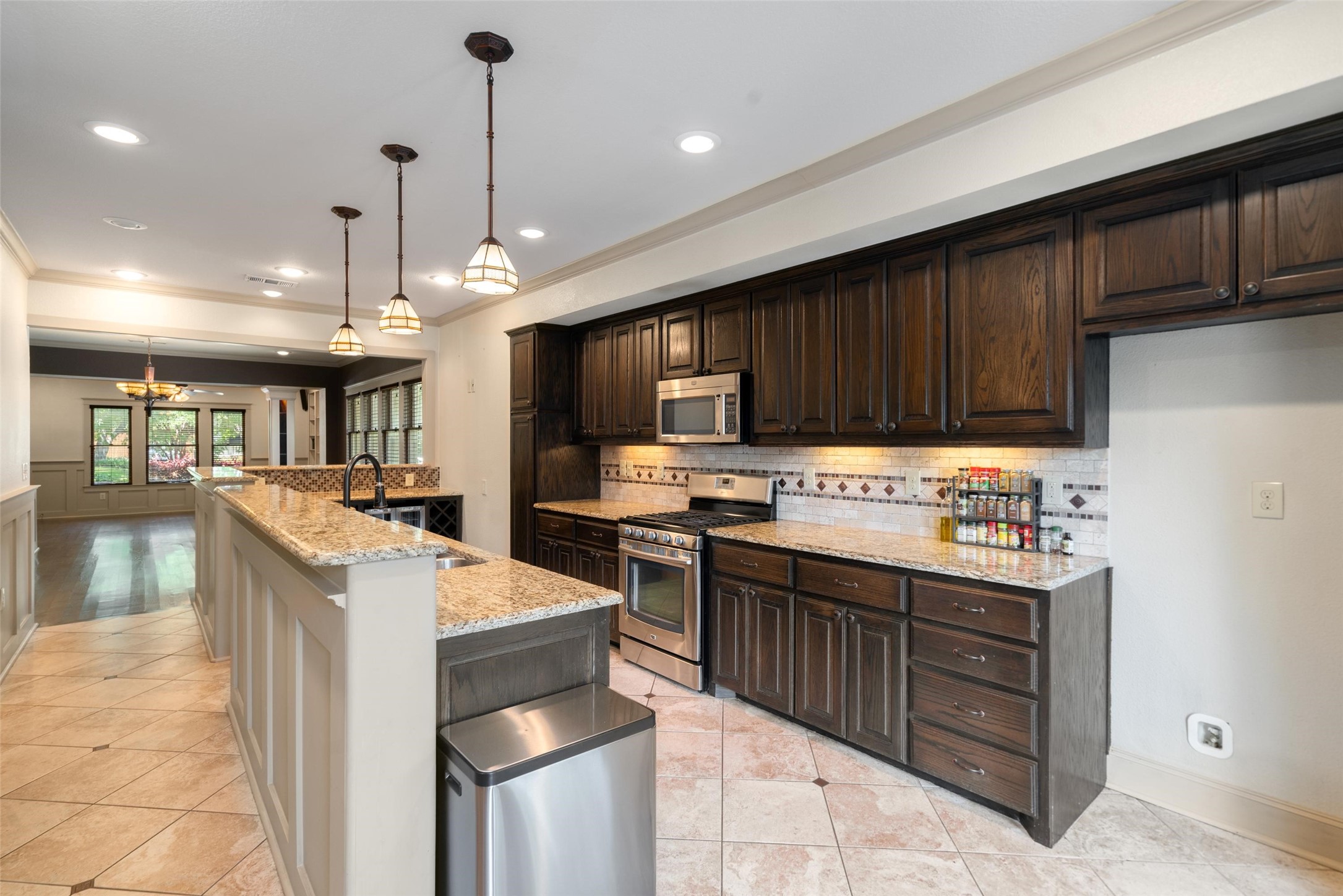 422 S Winnetka Avenue Dallas TX 75208