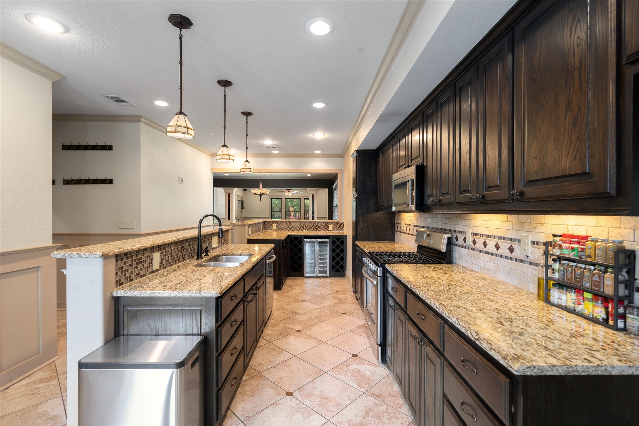 422 S Winnetka Avenue Dallas TX 75208