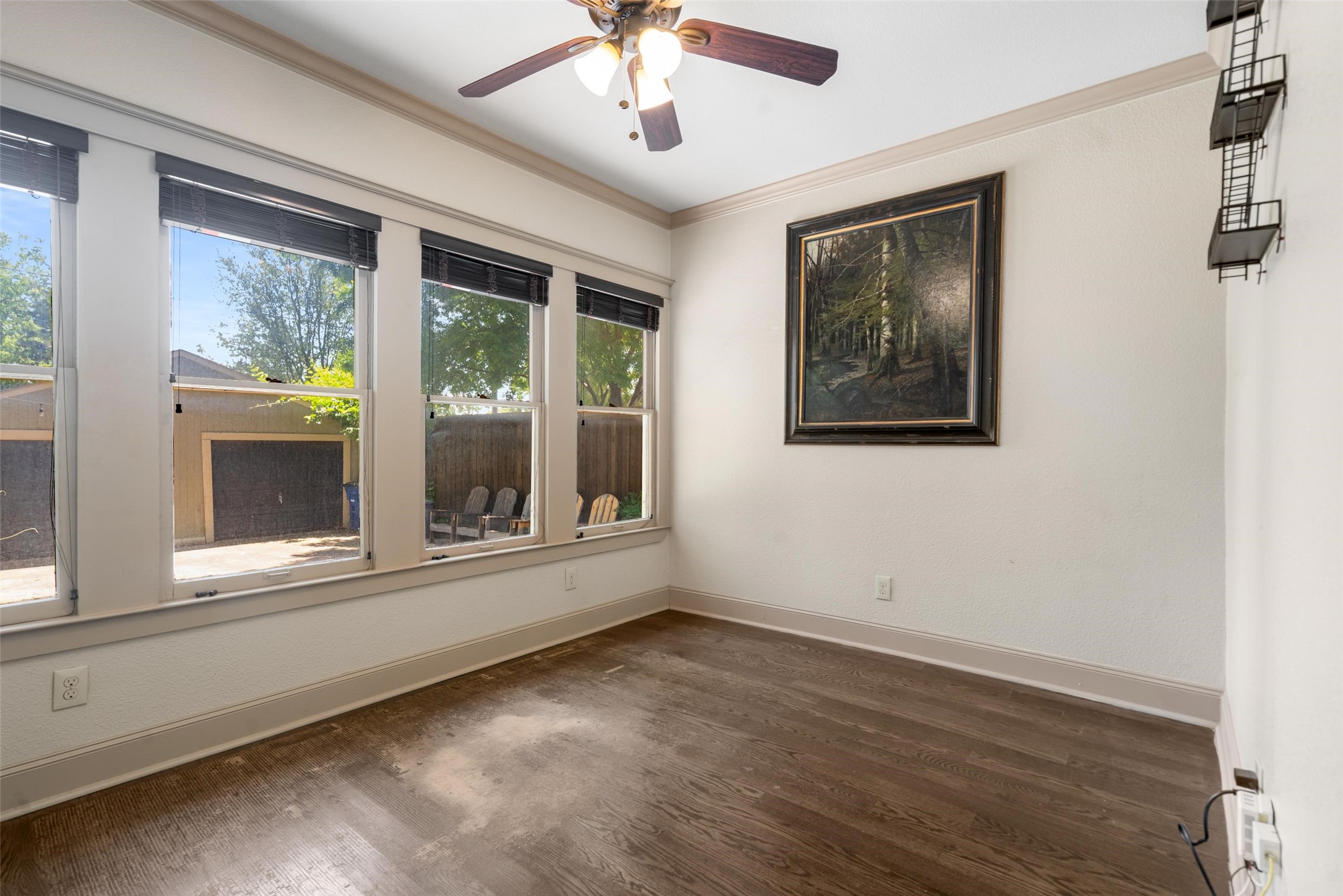422 S Winnetka Avenue Dallas TX 75208