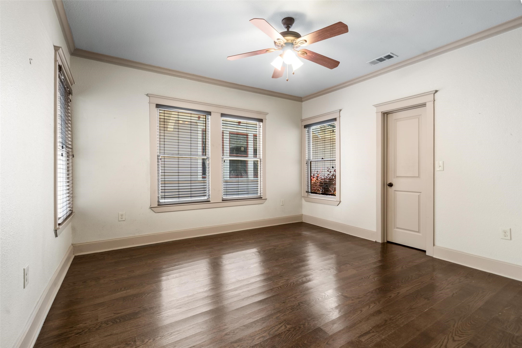 422 S Winnetka Avenue Dallas TX 75208