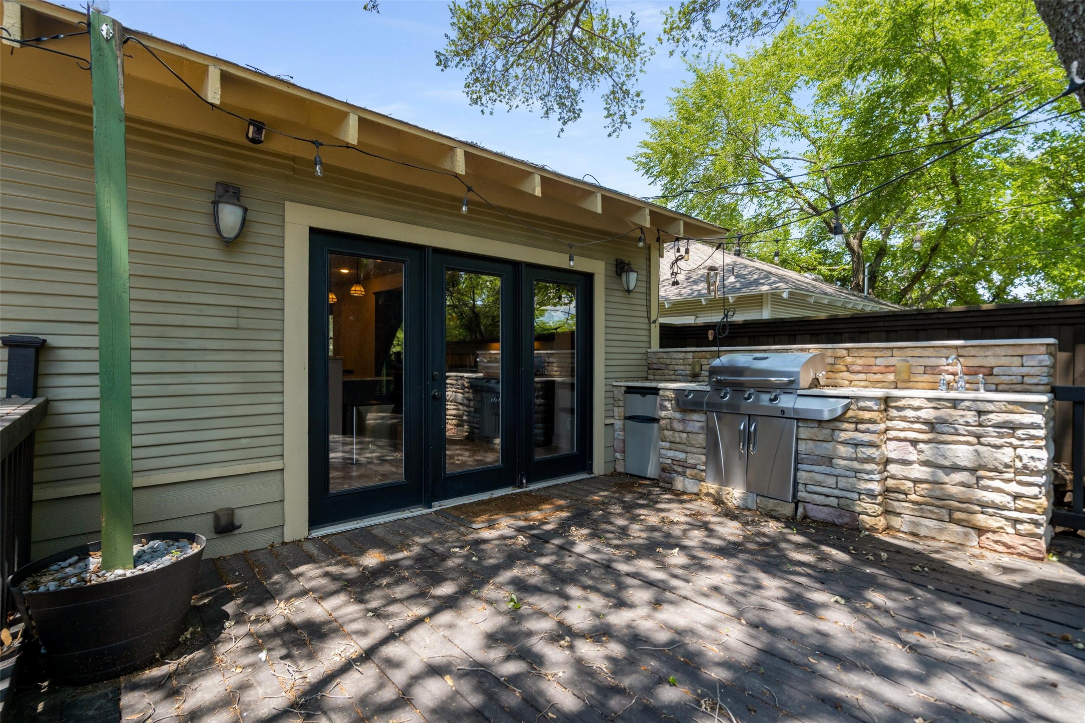 422 S Winnetka Avenue Dallas TX 75208