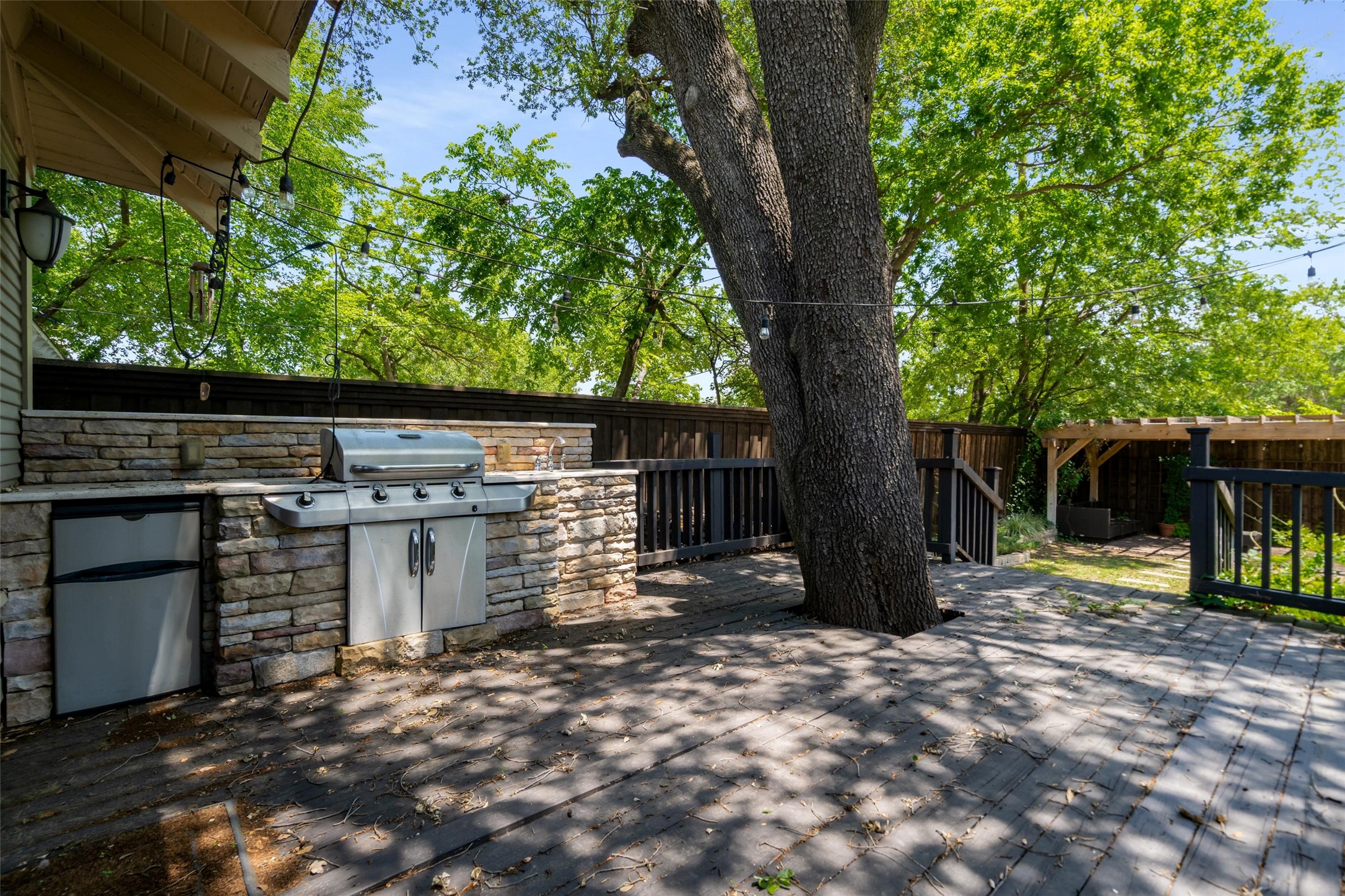422 S Winnetka Avenue Dallas TX 75208