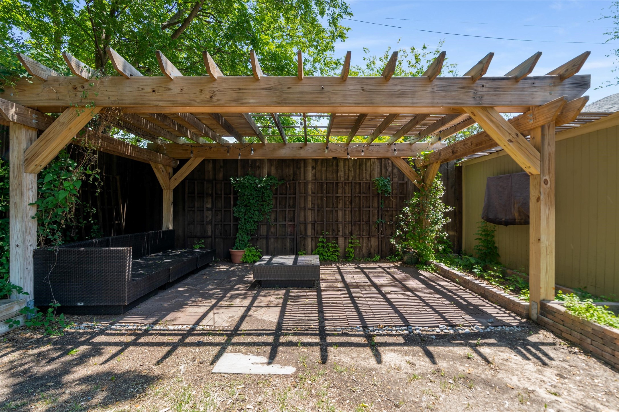 422 S Winnetka Avenue Dallas TX 75208