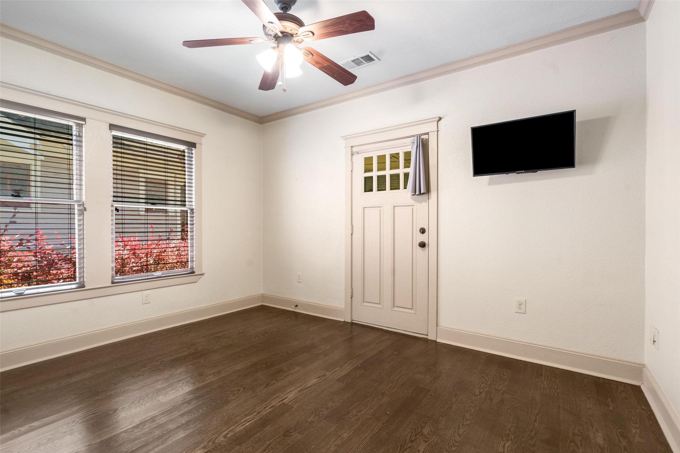 422 S Winnetka Avenue Dallas TX 75208