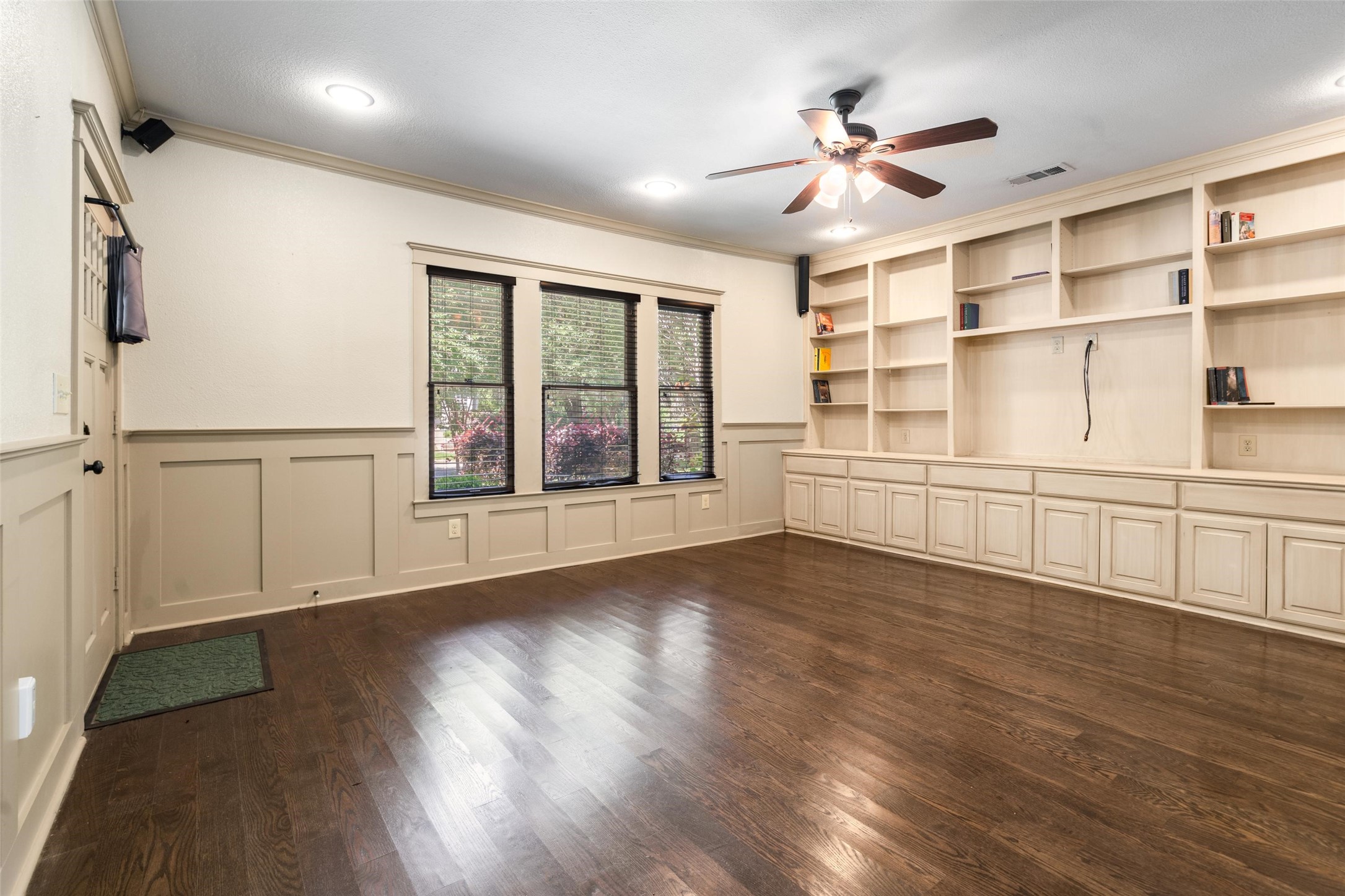 422 S Winnetka Avenue Dallas TX 75208