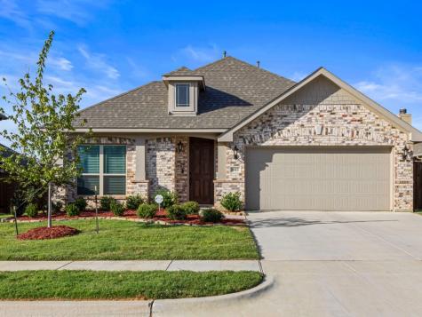 1113 English Oak Court Burleson TX 76028