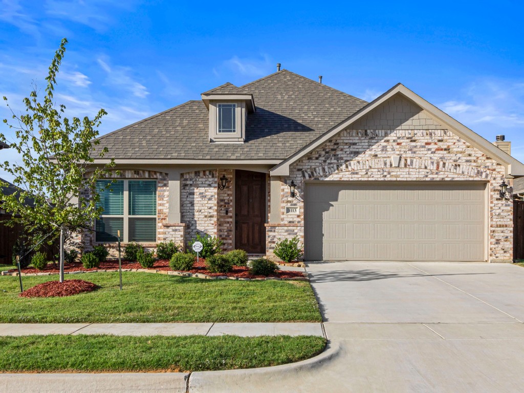 1113 English Oak Court Burleson TX 76028