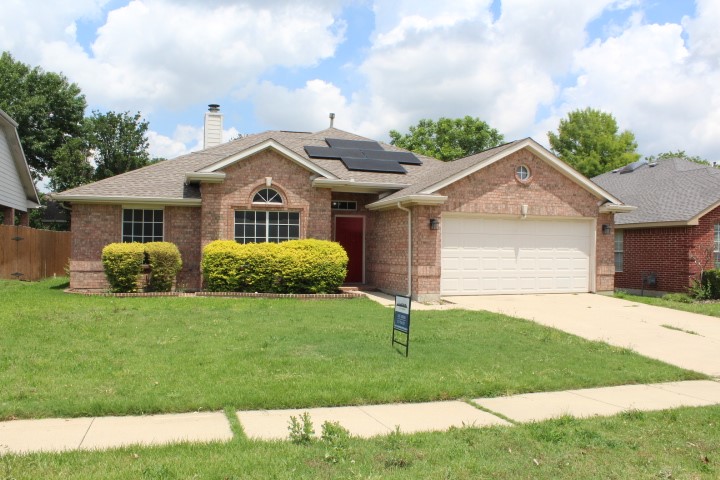1070 Hillwood Drive Saginaw TX 76179
