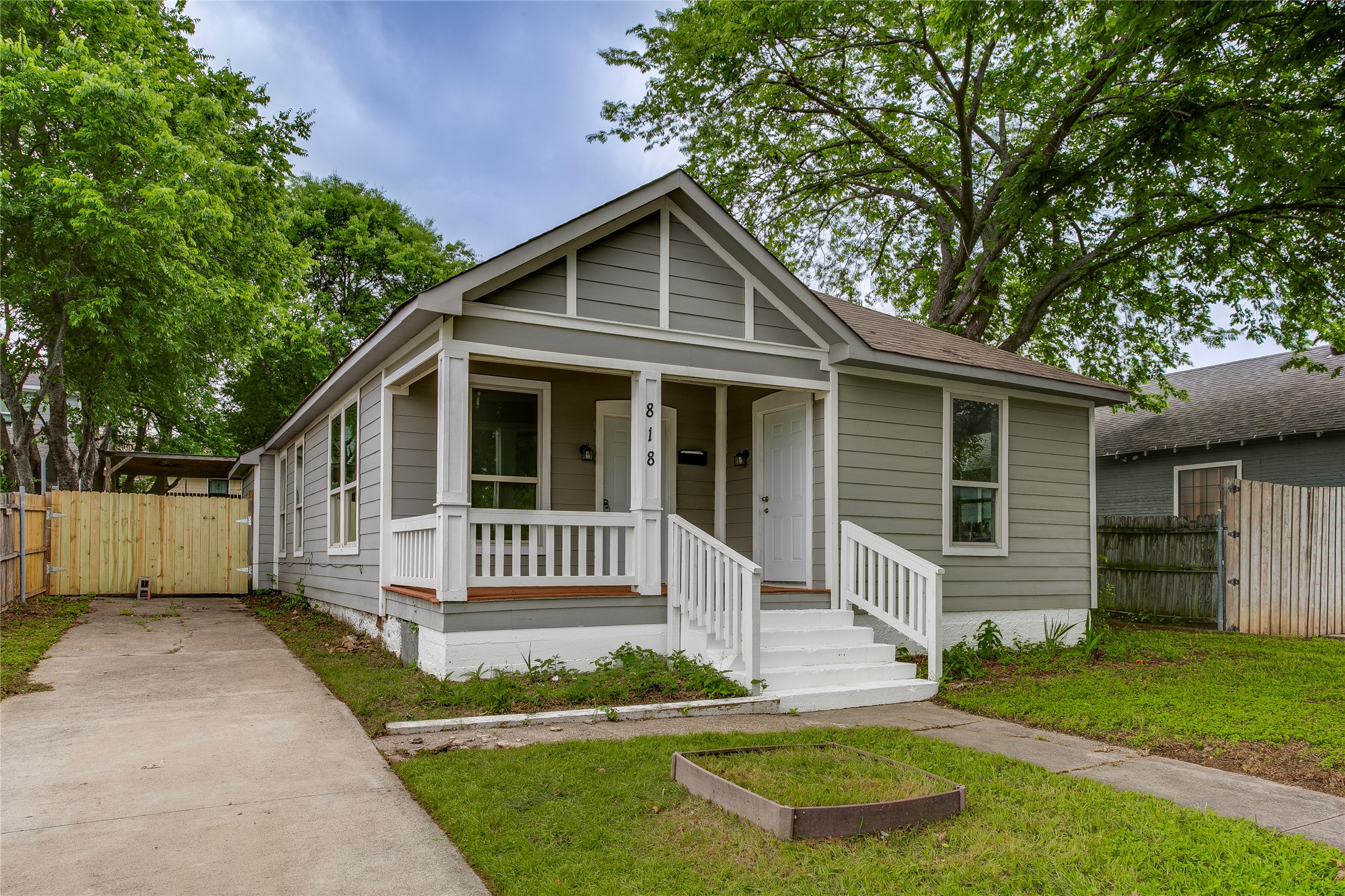 818 E Woodin Boulevard Dallas TX 75216