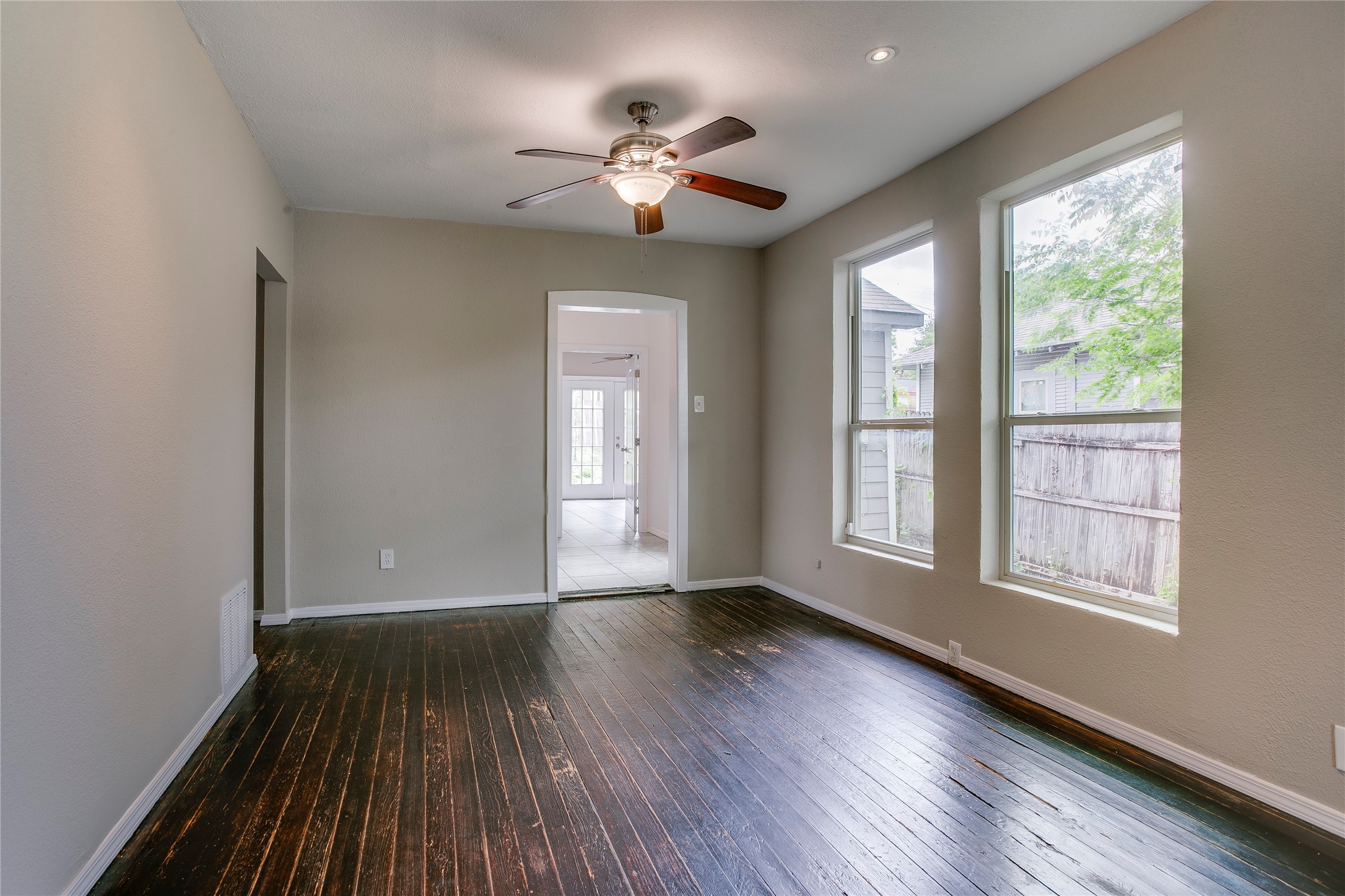 818 E Woodin Boulevard Dallas TX 75216