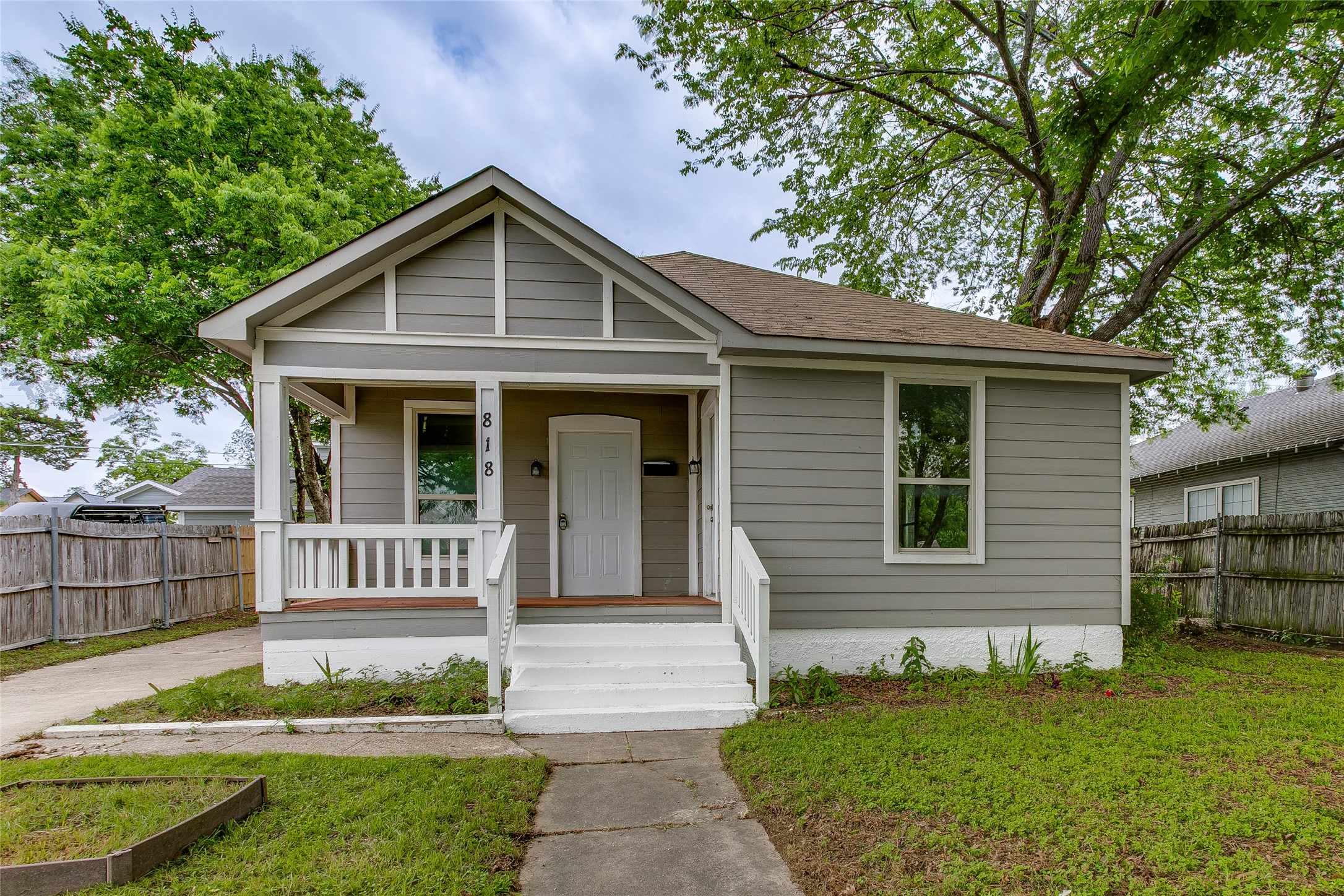 818 E Woodin Boulevard Dallas TX 75216