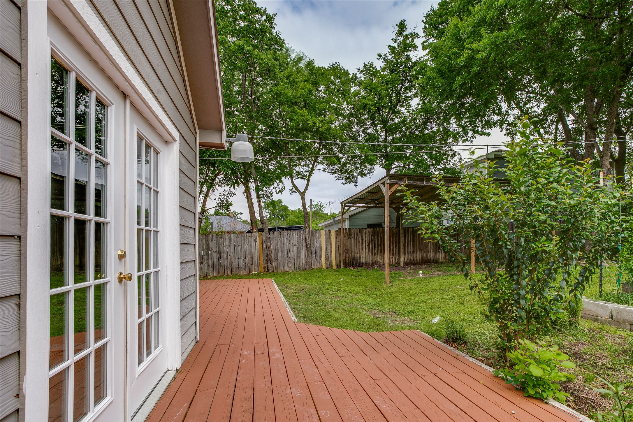 818 E Woodin Boulevard Dallas TX 75216