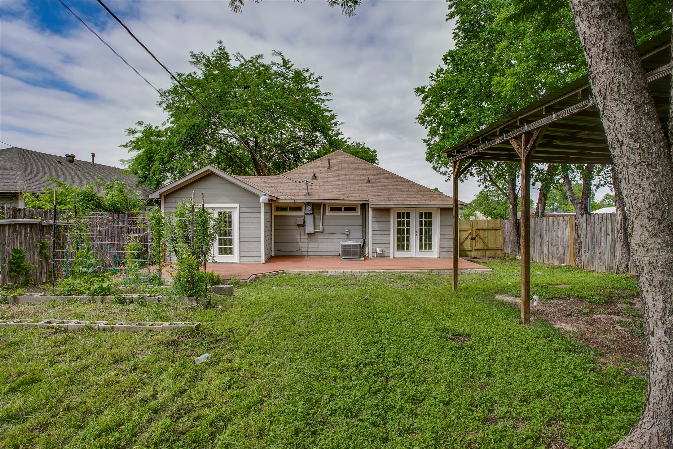 818 E Woodin Boulevard Dallas TX 75216