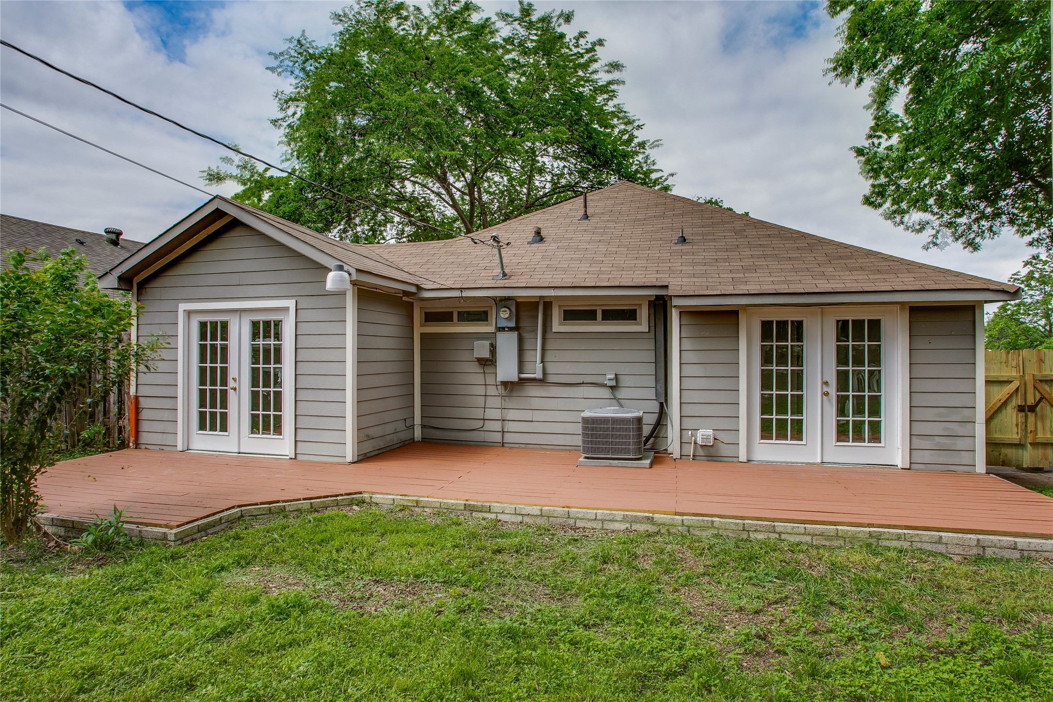 818 E Woodin Boulevard Dallas TX 75216