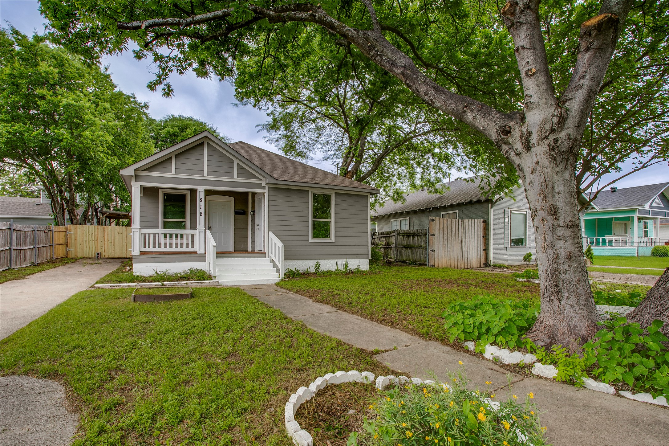818 E Woodin Boulevard Dallas TX 75216
