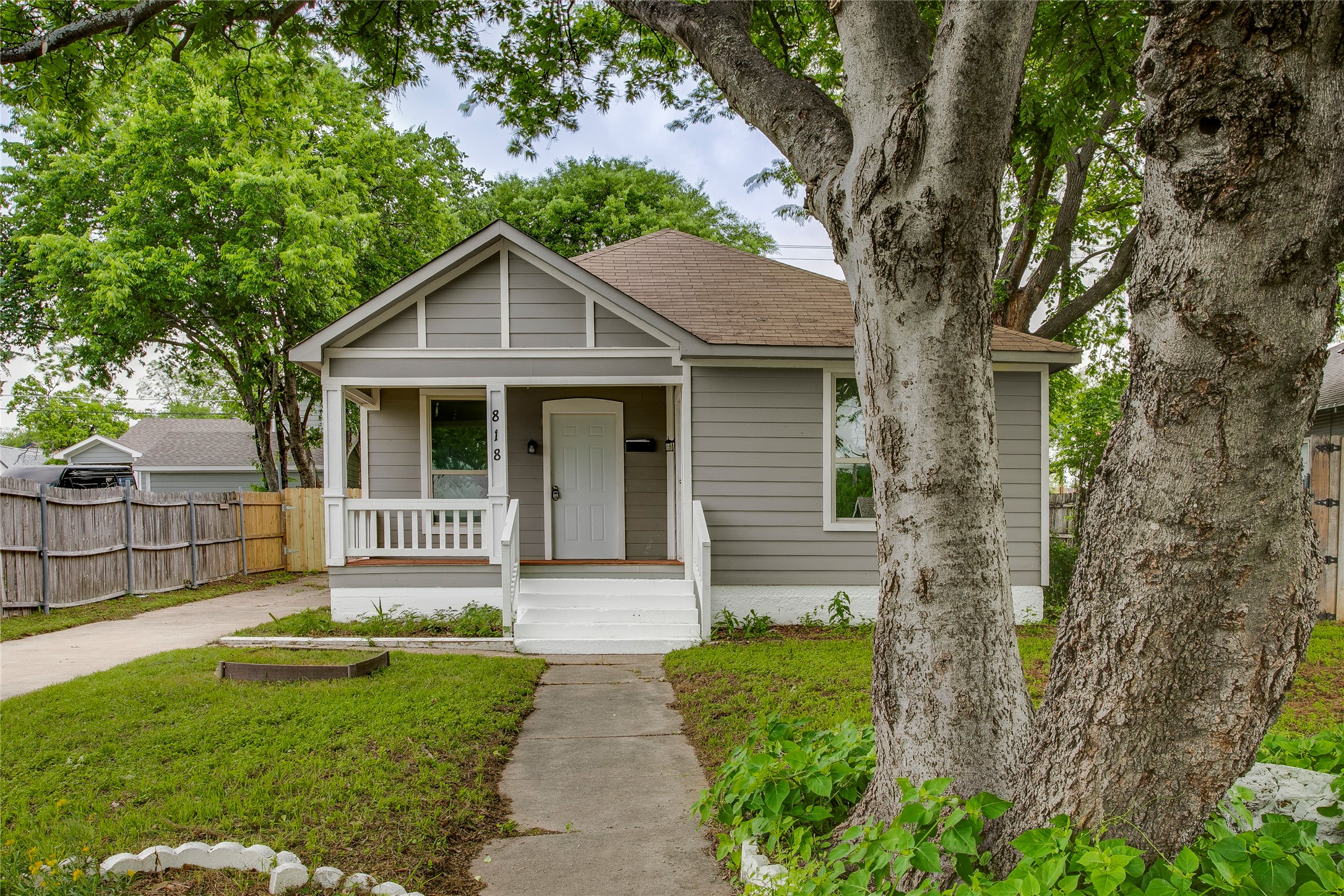 818 E Woodin Boulevard Dallas TX 75216