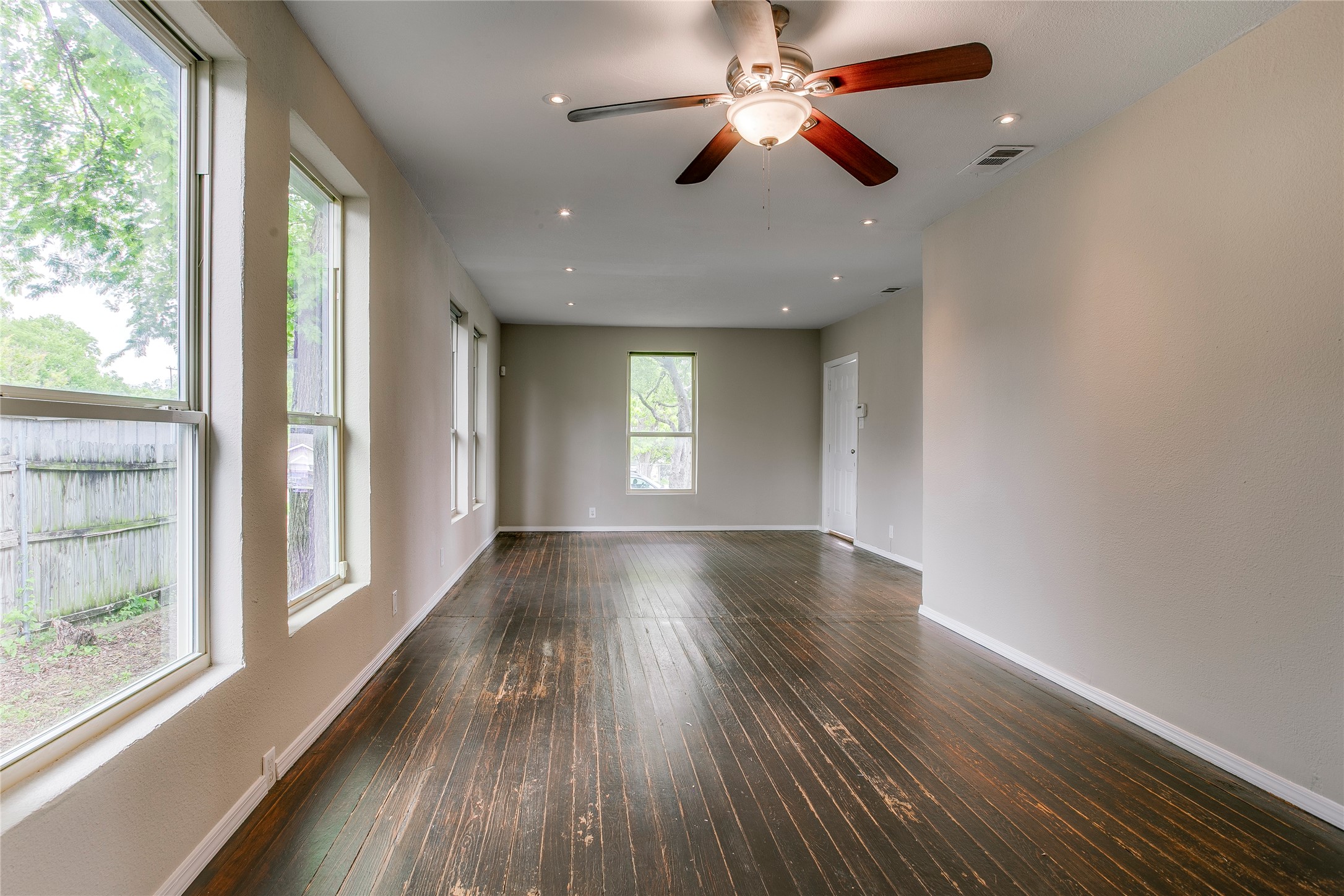 818 E Woodin Boulevard Dallas TX 75216