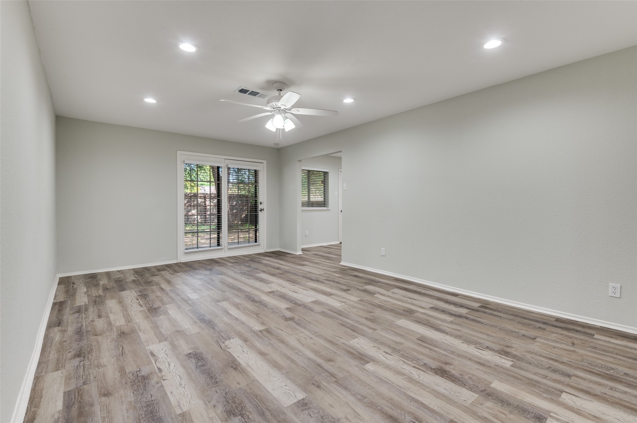 1902 Glenwick Lane Irving TX 75060