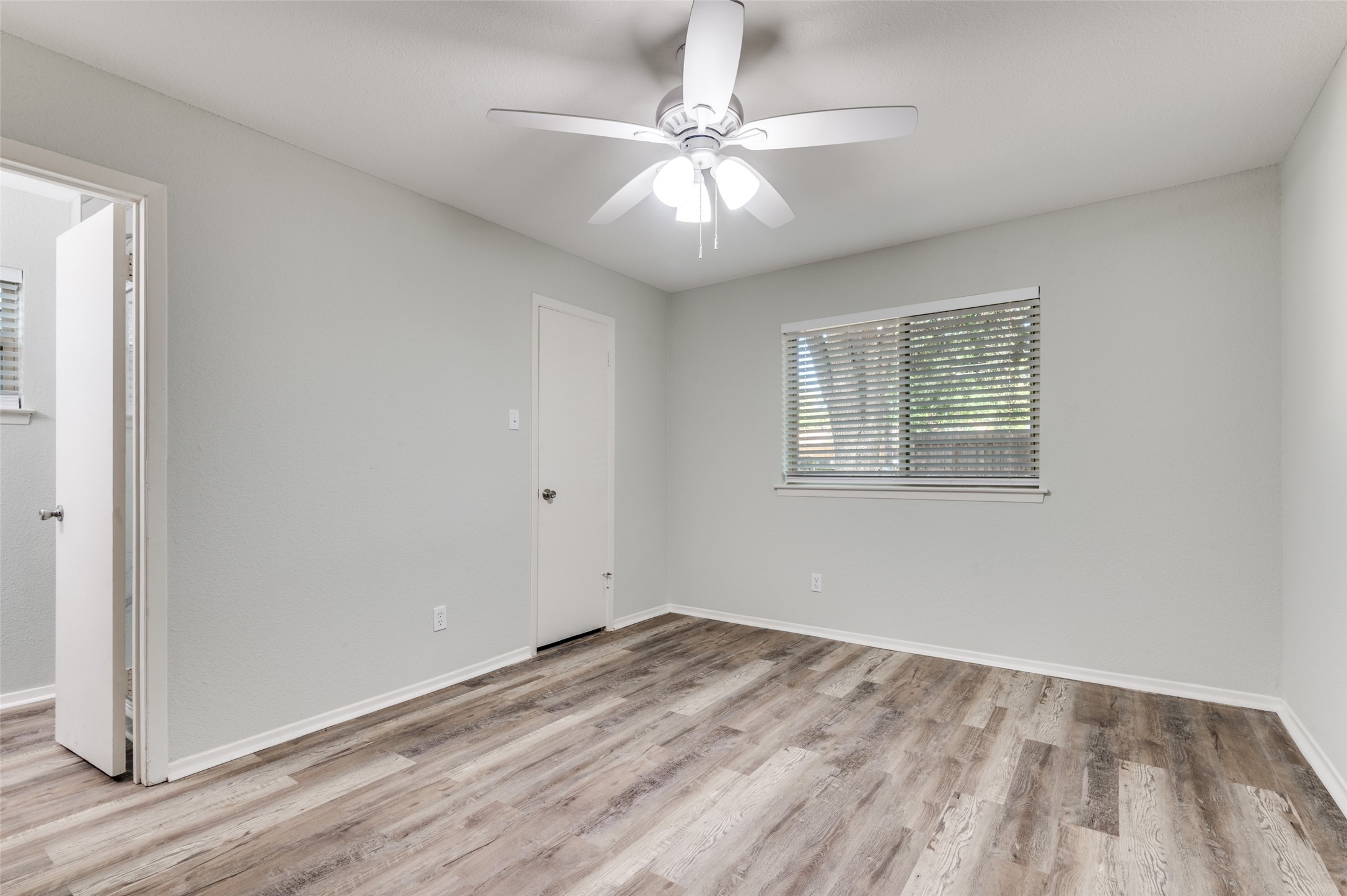 1902 Glenwick Lane Irving TX 75060