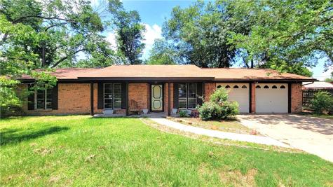 301 Allison Avenue Groesbeck TX 76642