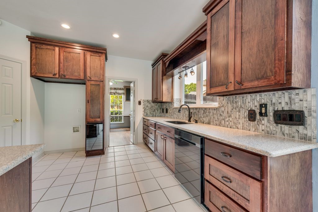 2400 Summer Glen Court Arlington TX 76001