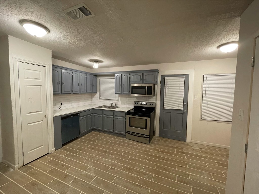 2850 Modree Avenue Dallas TX 75216