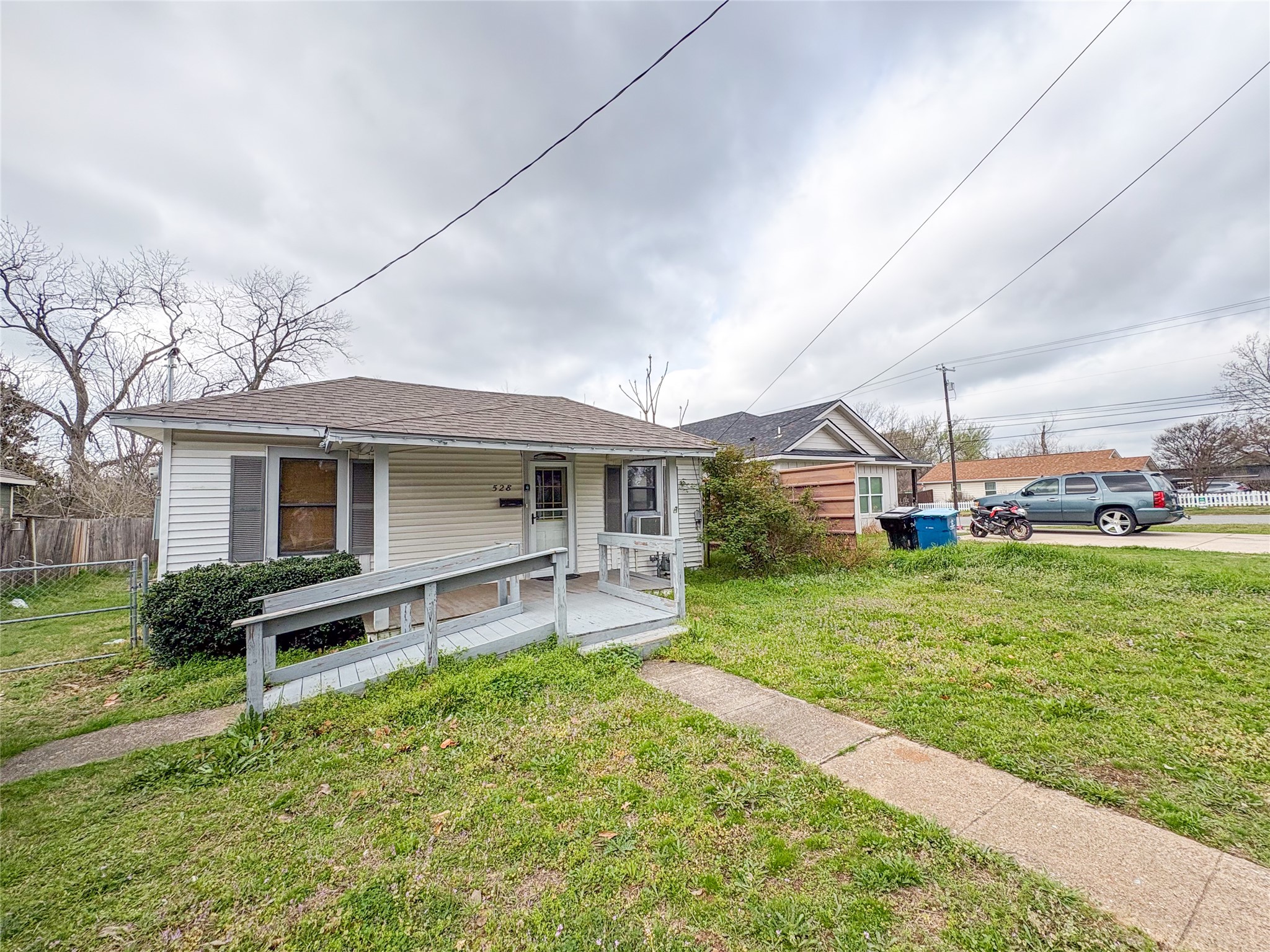 528 W Florence Denison TX 75020