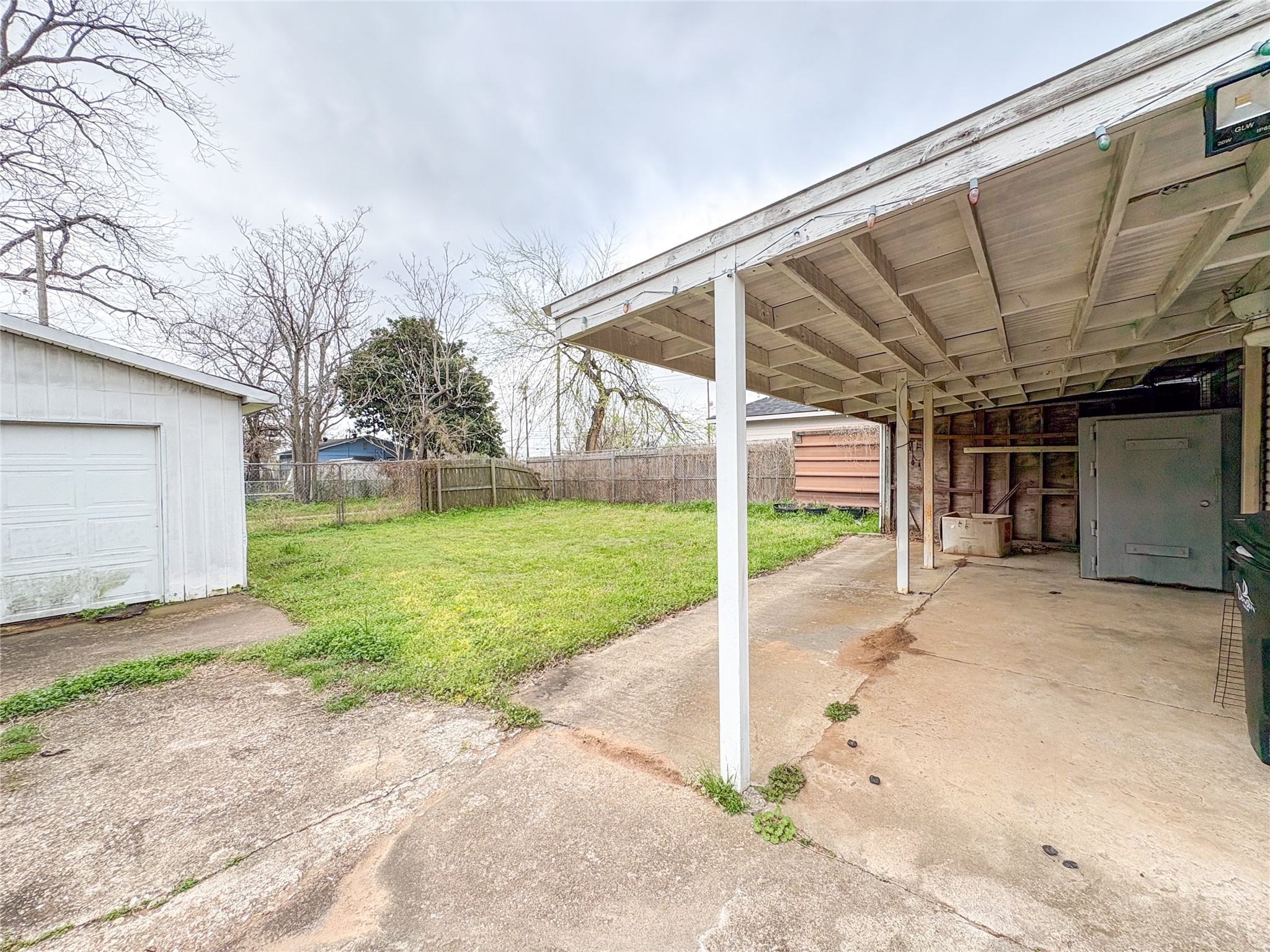 528 W Florence Denison TX 75020