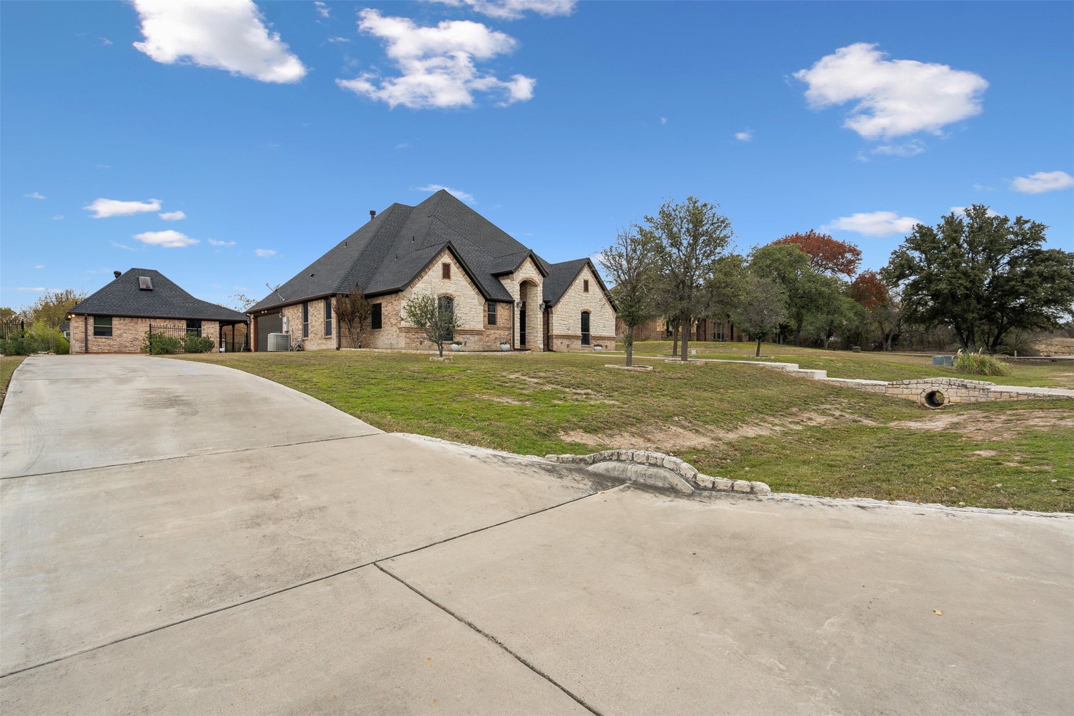 5700 Maple Valley Drive Azle TX 76020