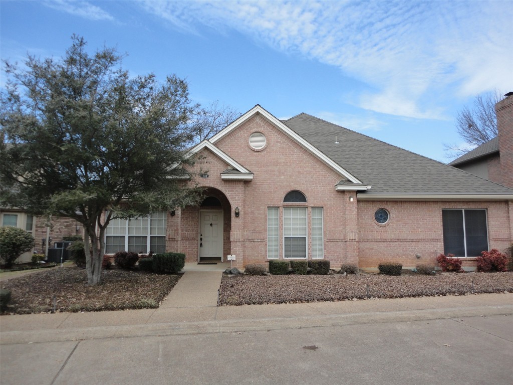 1404 Hyde Park Lane Arlington TX 76015